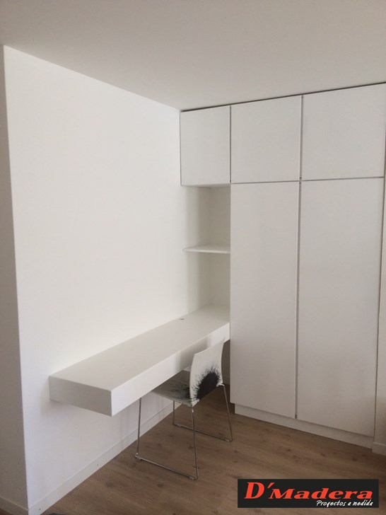 armario con escritorio integrado lacado blanco